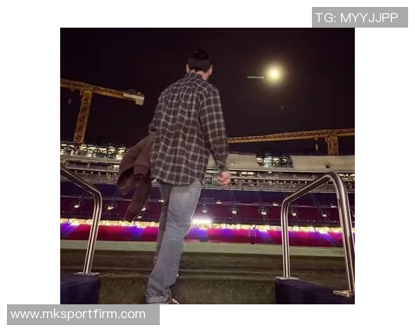 梅西夜访诺坎普引发猜测巴萨未派人参与或因球员临时决定